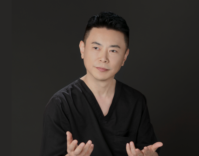 원장님사진-1 SVF 가슴성형 비용 구조 — 4가지 층위로 이해하기